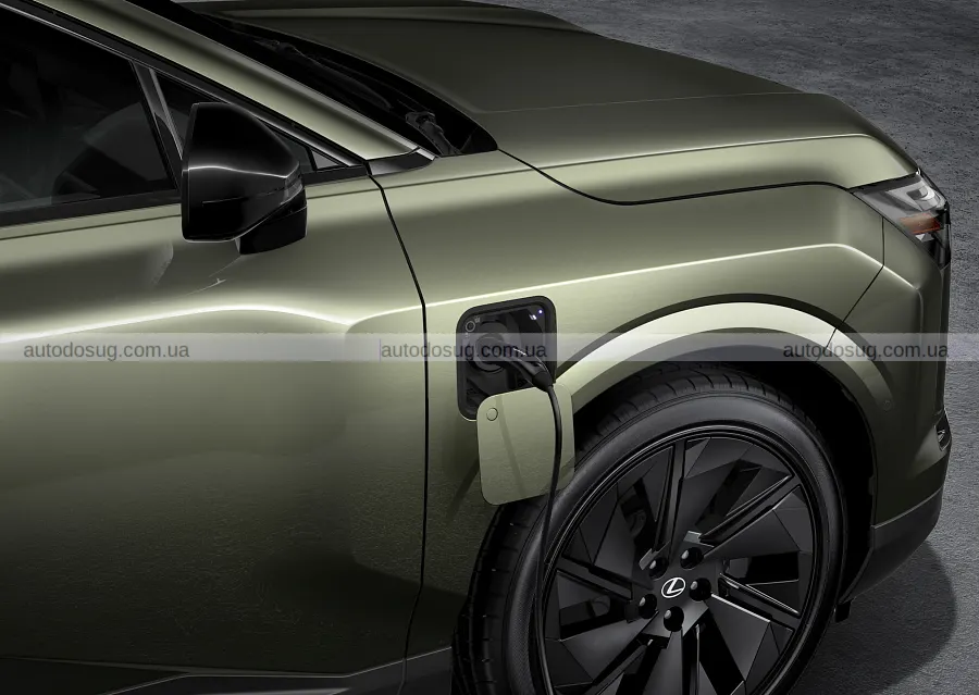 Новий Lexus TZ поєднав тишу салону і звук V10
