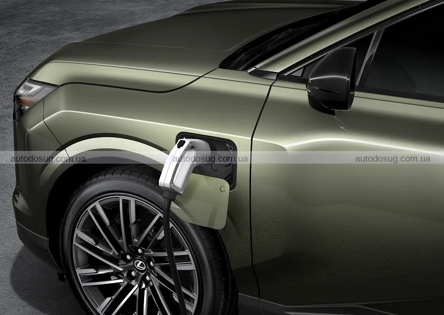 Новий Lexus TZ поєднав тишу салону і звук V10