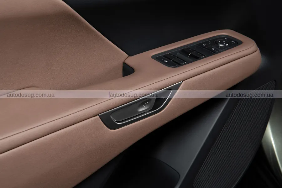 Новий Lexus TZ поєднав тишу салону і звук V10