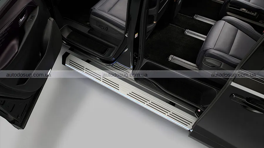 Новий Nissan Elgrand отримав розкішну версію Autech