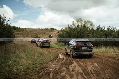 Броньовані BMW 7-Series і X5 показали в дії