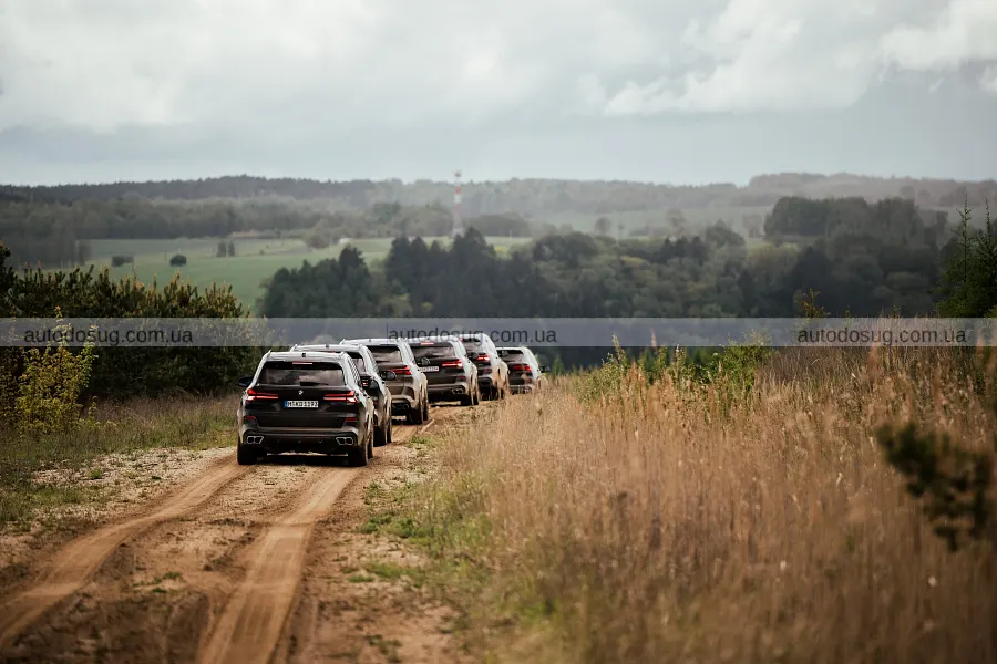 Броньовані BMW 7-Series і X5 показали в дії