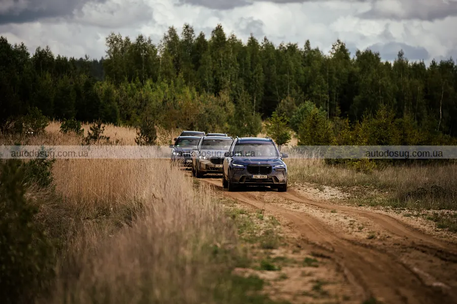 Броньовані BMW 7-Series і X5 показали в дії