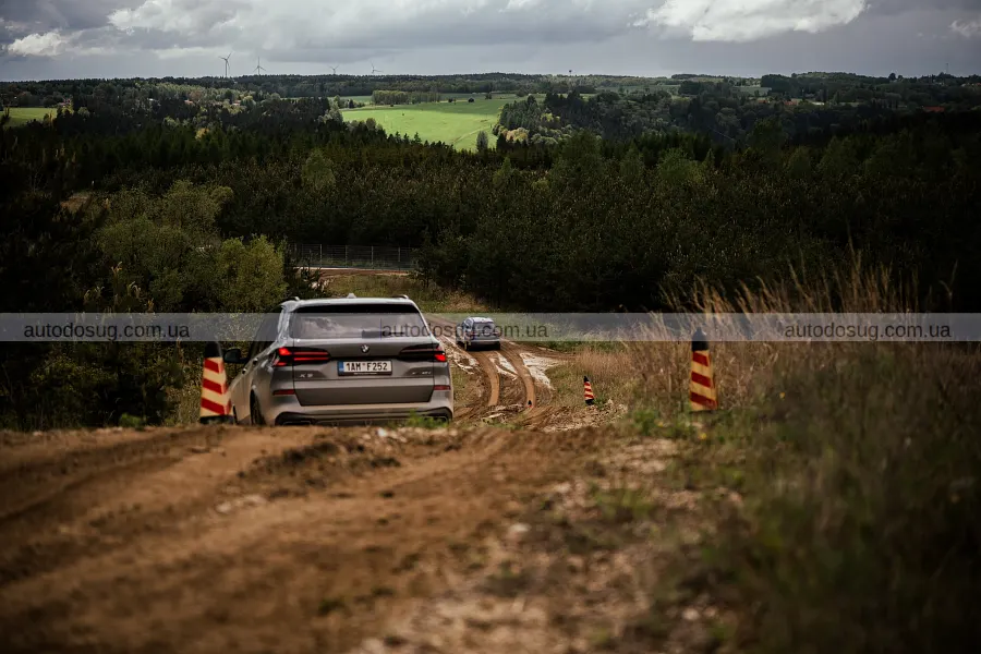Броньовані BMW 7-Series і X5 показали в дії