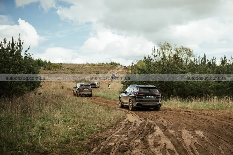 Броньовані BMW 7-Series і X5 показали в дії