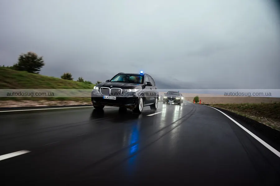 Броньовані BMW 7-Series і X5 показали в дії