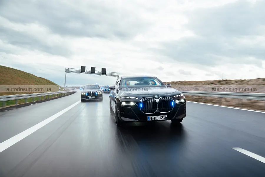 Броньовані BMW 7-Series і X5 показали в дії