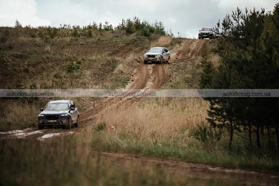 Броньовані BMW 7-Series і X5 показали в дії