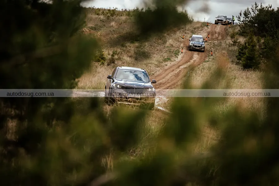 Броньовані BMW 7-Series і X5 показали в дії