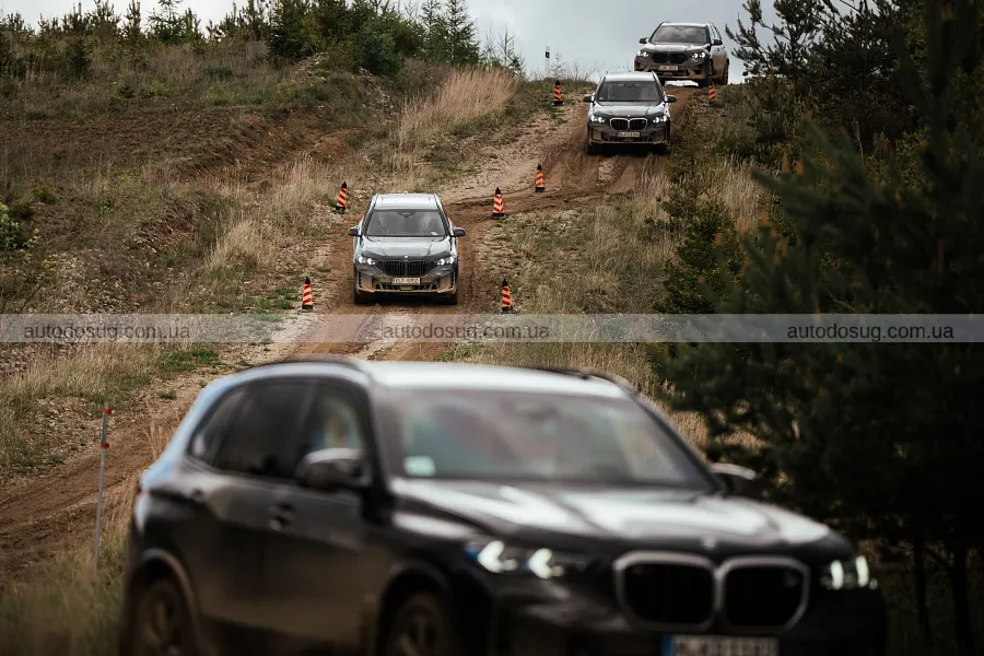 Броньовані BMW 7-Series і X5 показали в дії