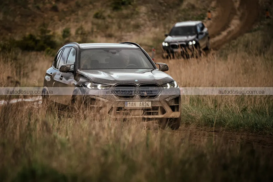 Броньовані BMW 7-Series і X5 показали в дії