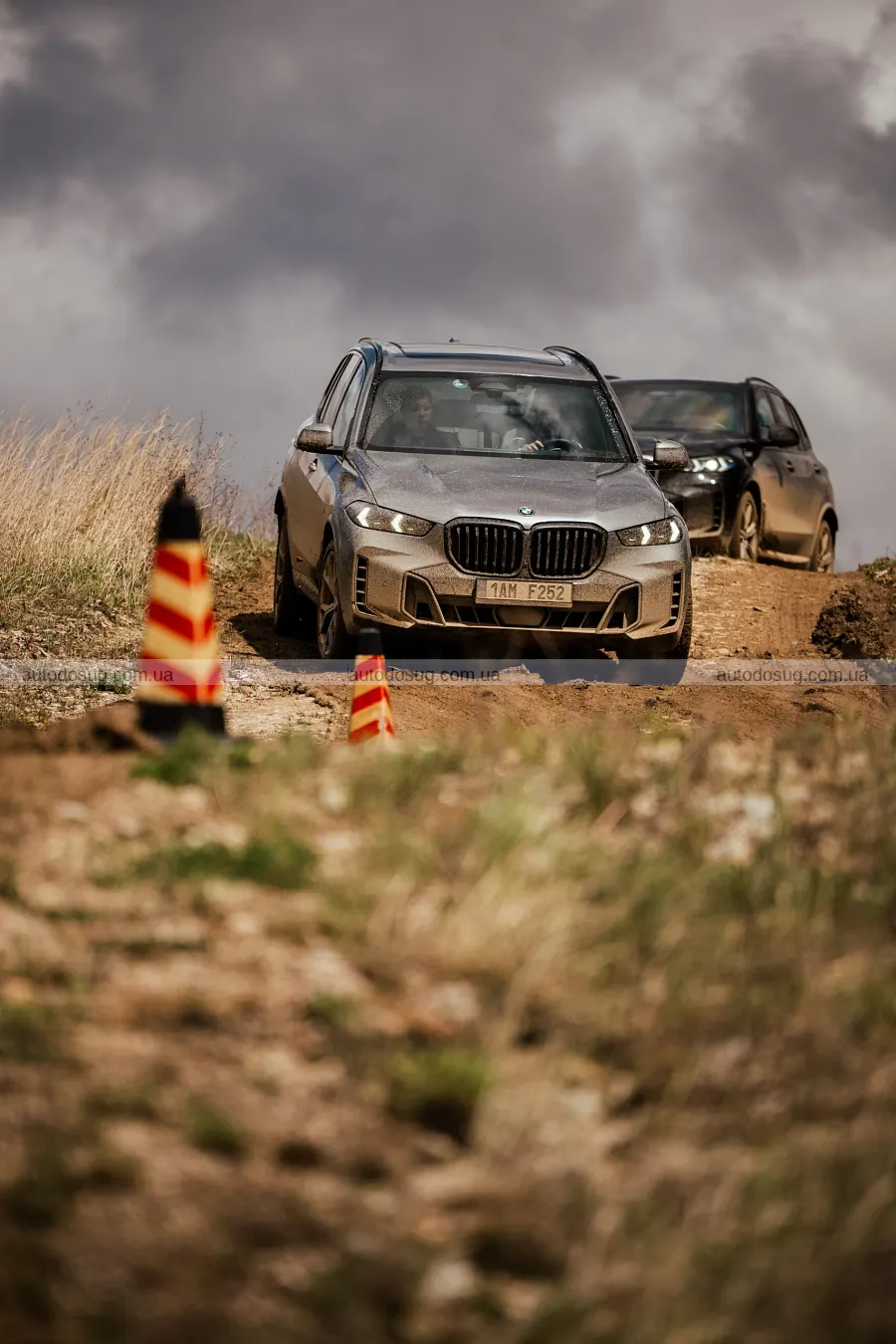 Броньовані BMW 7-Series і X5 показали в дії