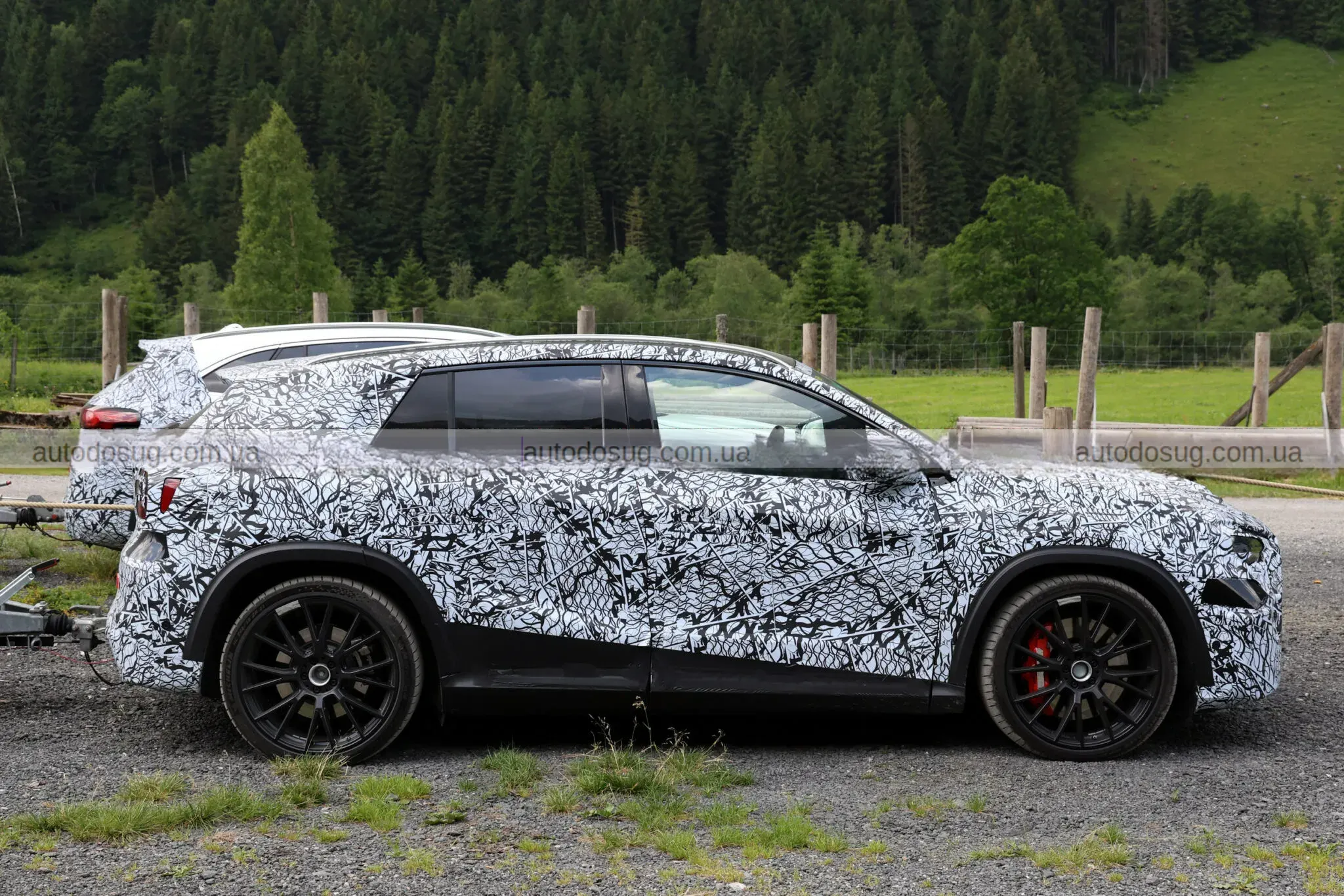 Електричний AMG GLA ховає понад 500 к.с.
