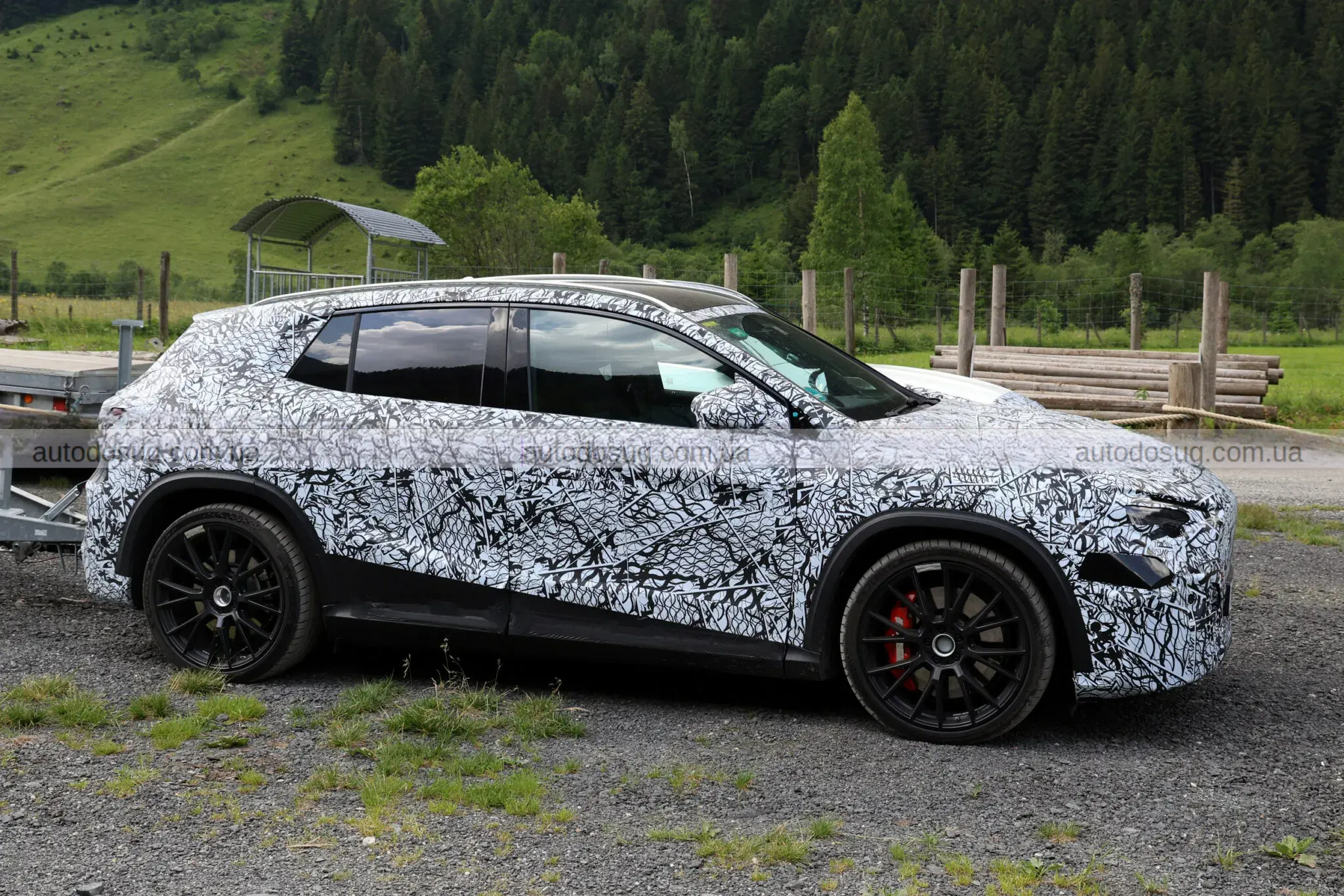 Електричний AMG GLA ховає понад 500 к.с.