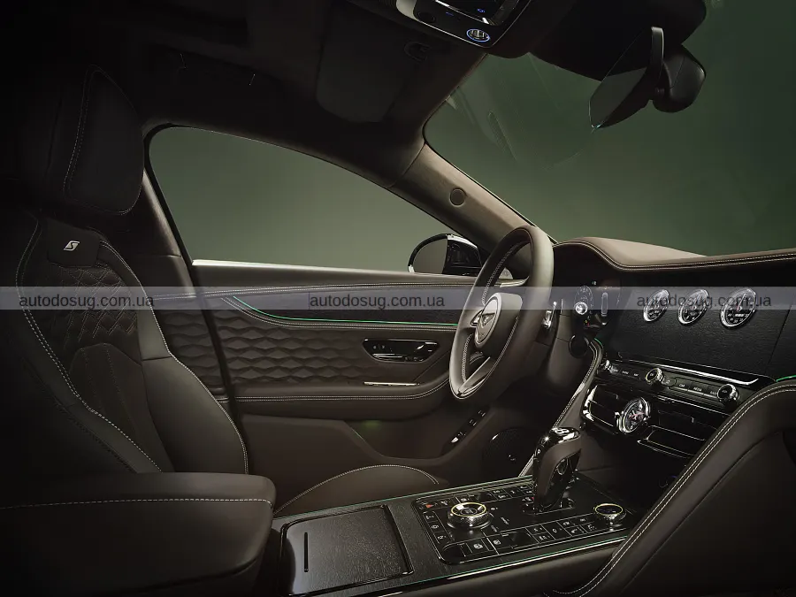 Flying Spur змінив обличчя і порвав з традицією