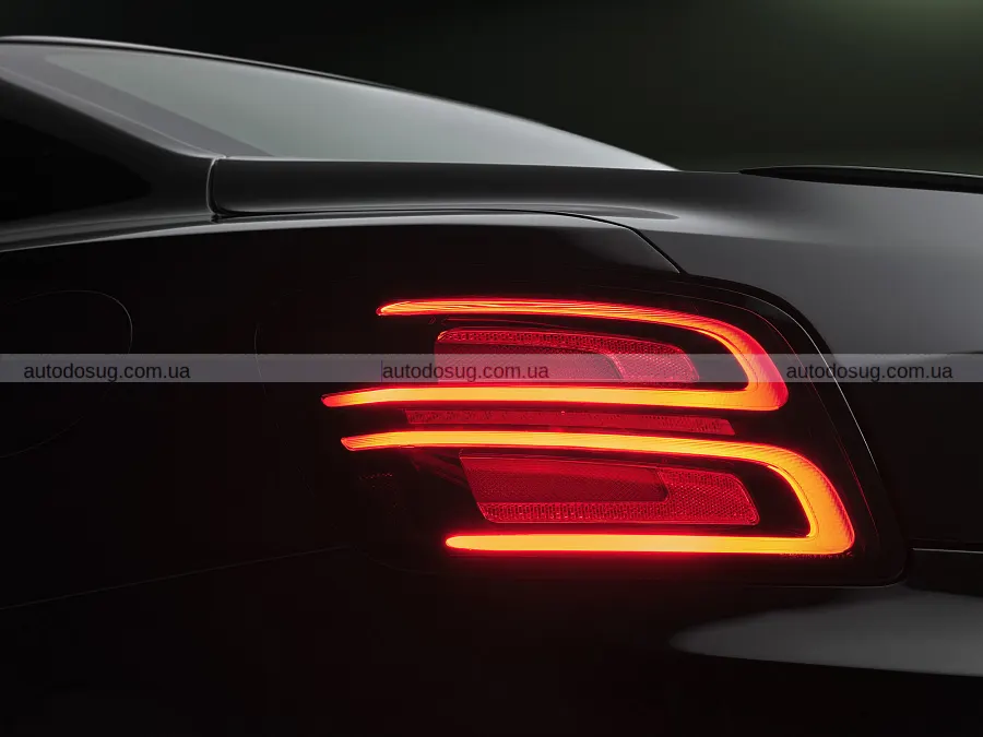Flying Spur змінив обличчя і порвав з традицією