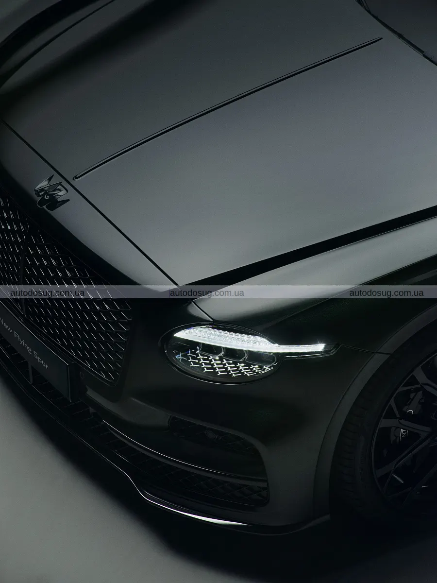 Flying Spur змінив обличчя і порвав з традицією