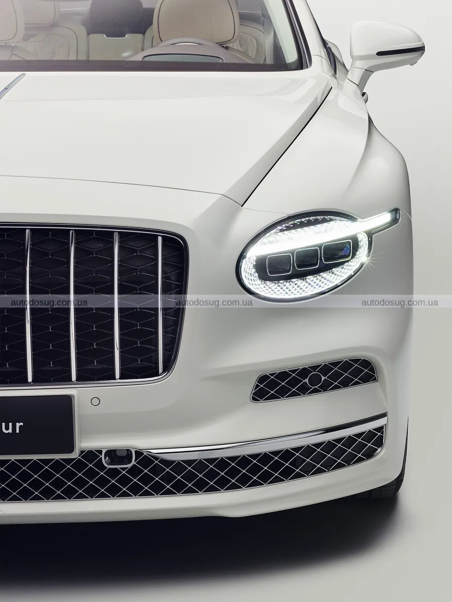 Flying Spur змінив обличчя і порвав з традицією