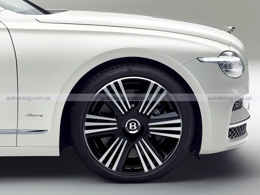 Flying Spur змінив обличчя і порвав з традицією