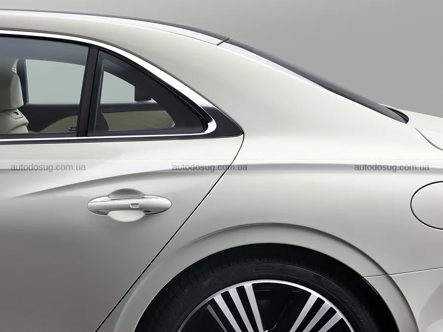 Flying Spur змінив обличчя і порвав з традицією