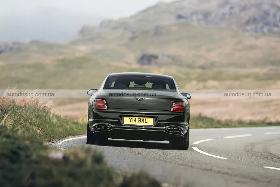 Flying Spur змінив обличчя і порвав з традицією