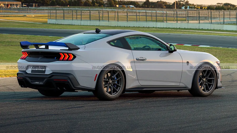 Ford знову придивляється до седана Mustang