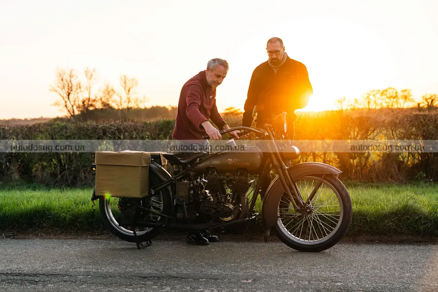 Гараж Момоа поповнили електричні Harley і Land Rover