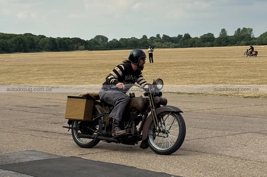 Гараж Момоа поповнили електричні Harley і Land Rover