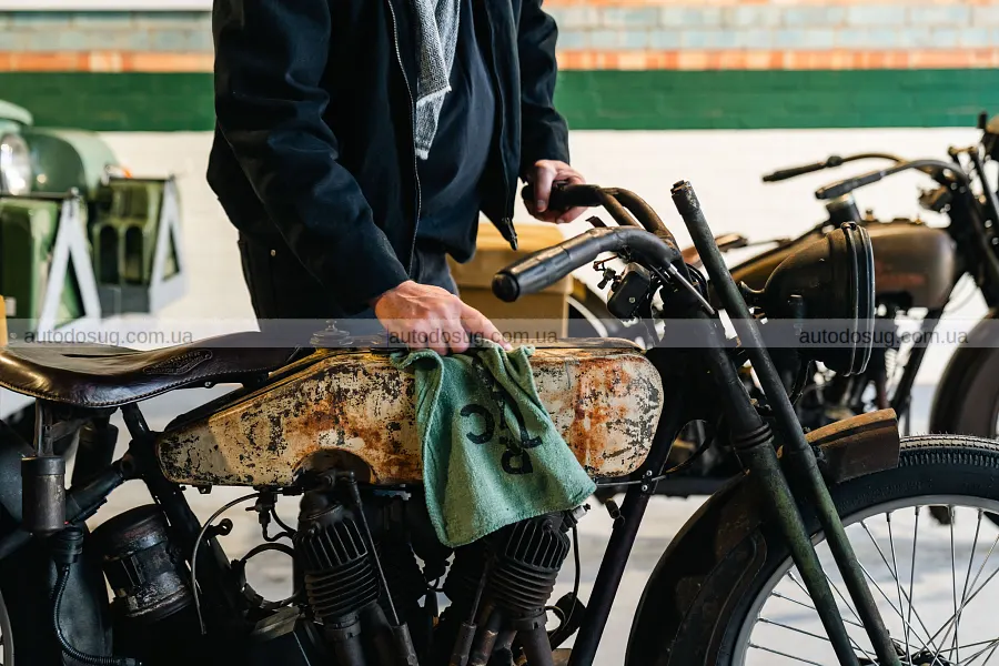 Гараж Момоа поповнили електричні Harley і Land Rover