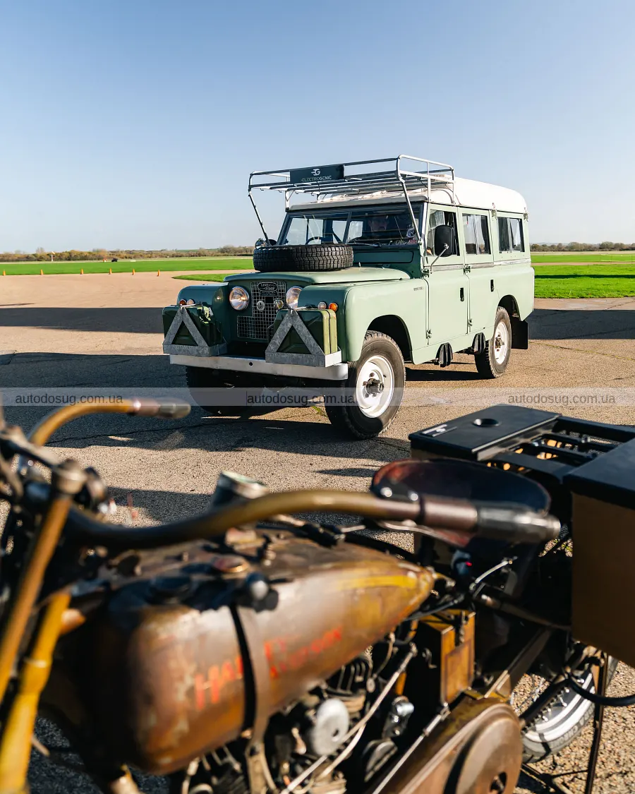 Гараж Момоа поповнили електричні Harley і Land Rover
