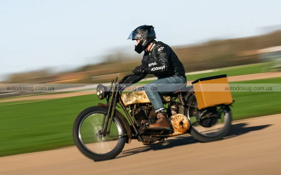 Гараж Момоа поповнили електричні Harley і Land Rover