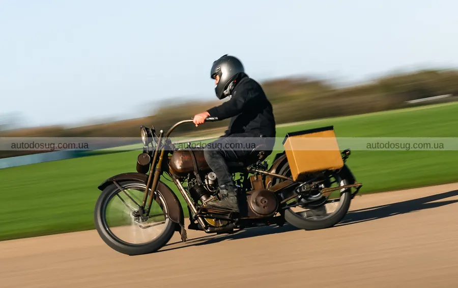 Гараж Момоа поповнили електричні Harley і Land Rover
