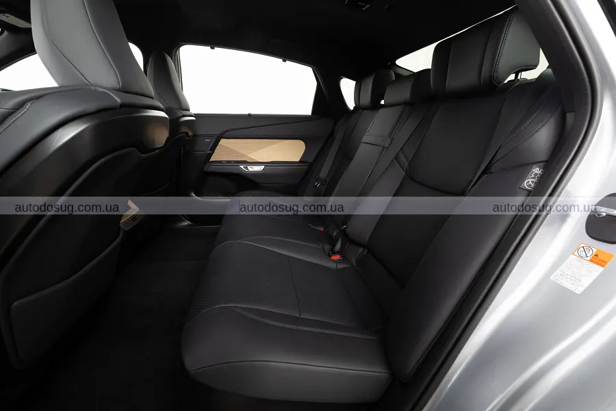 Lexus ES довго шукали баланс у підвісці