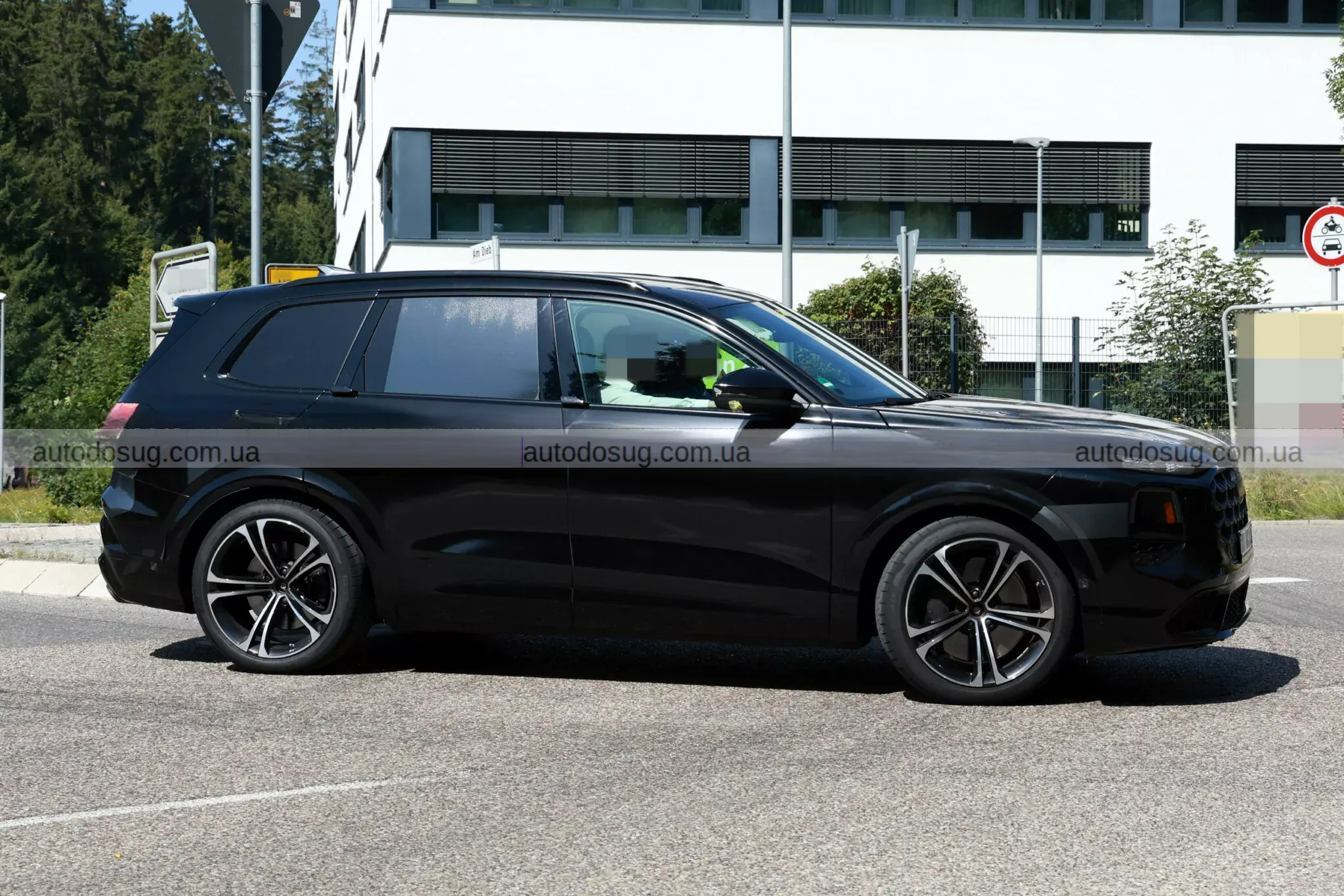 Новий Audi Q7 наблизився після 11 років паузи