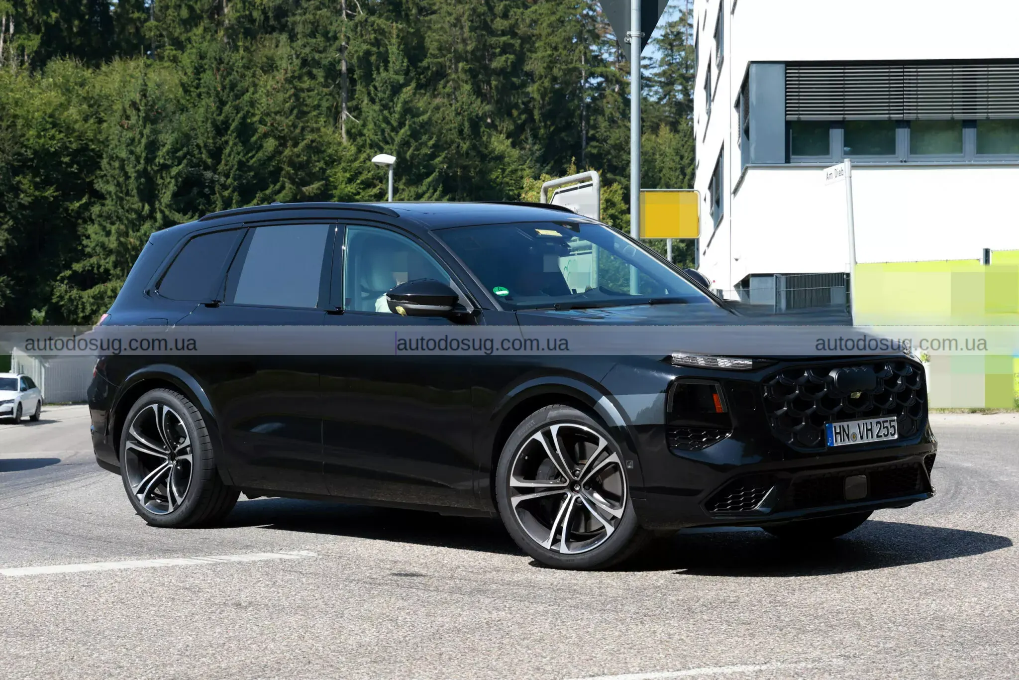 Новий Audi Q7 наблизився після 11 років паузи