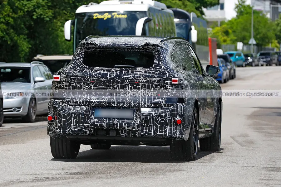Новий BMW iX5 M засвітив агресивний дизайн