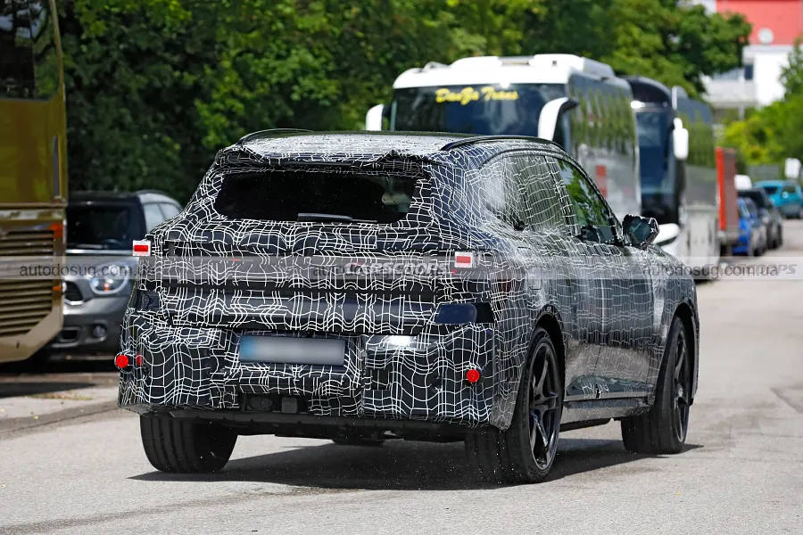 Новий BMW iX5 M засвітив агресивний дизайн