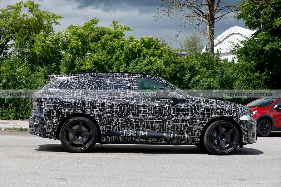 Новий BMW iX5 M засвітив агресивний дизайн