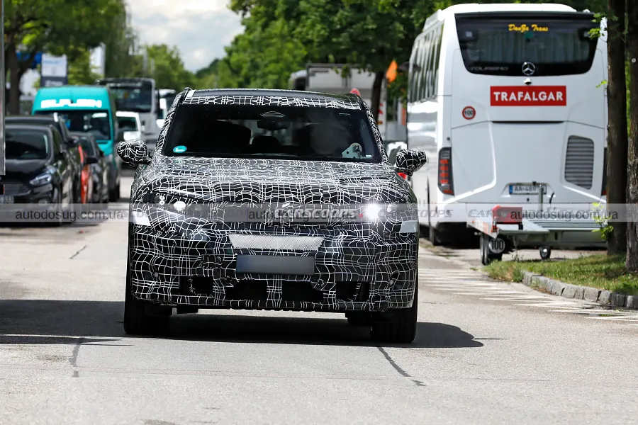 Новий BMW iX5 M засвітив агресивний дизайн