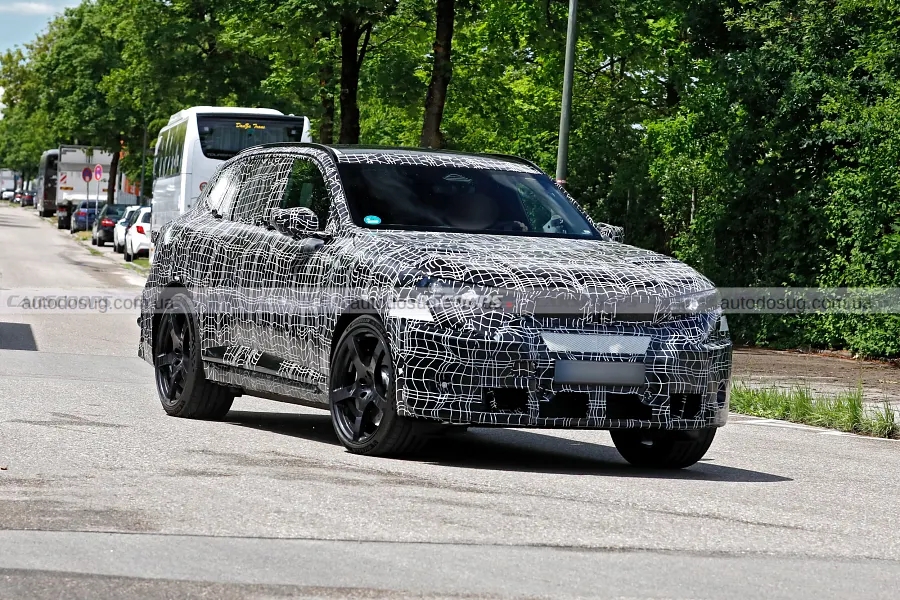 Новий BMW iX5 M засвітив агресивний дизайн