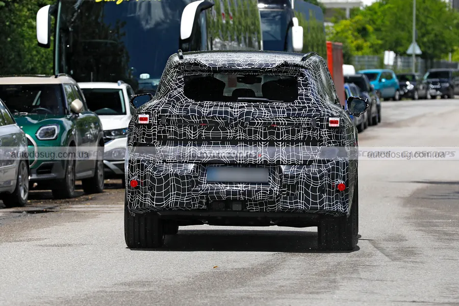 Новий BMW iX5 M засвітив агресивний дизайн