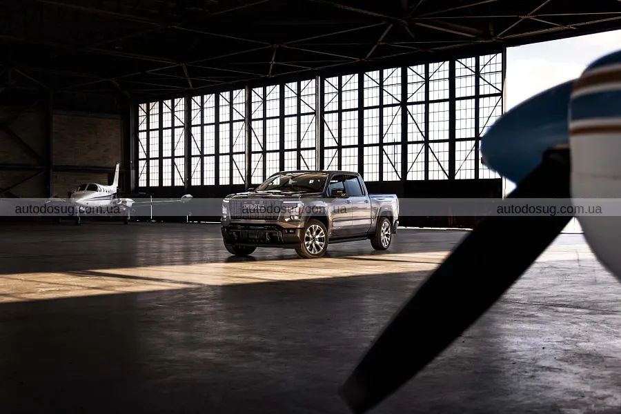 Новий GMC Sierra вразив салоном із 60 дюймами