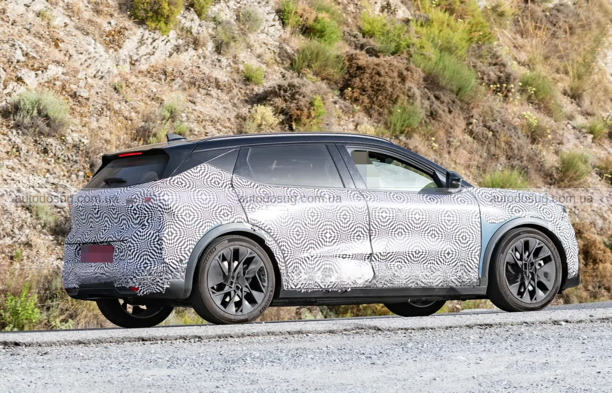 Новий Scenic від Renault показав майбутнє без прем’єри