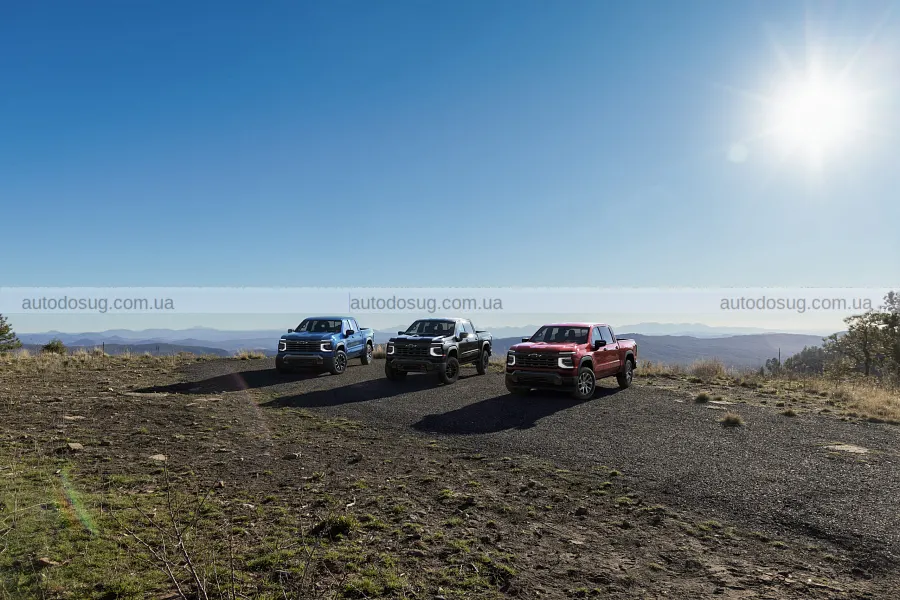 Новий Silverado отримав два V8 і змінився всередині
