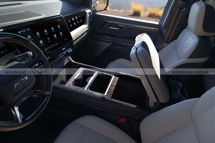 Новий Silverado отримав два V8 і змінився всередині