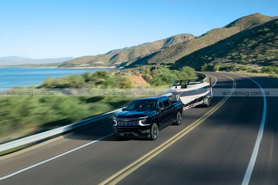 Новий Silverado отримав два V8 і змінився всередині
