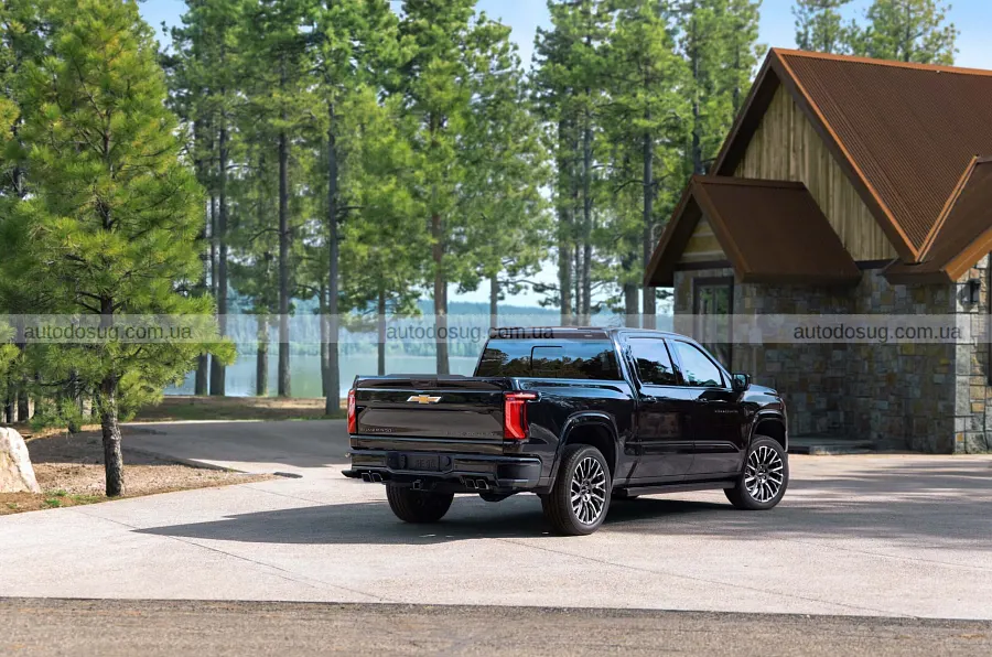 Новий Silverado отримав два V8 і змінився всередині