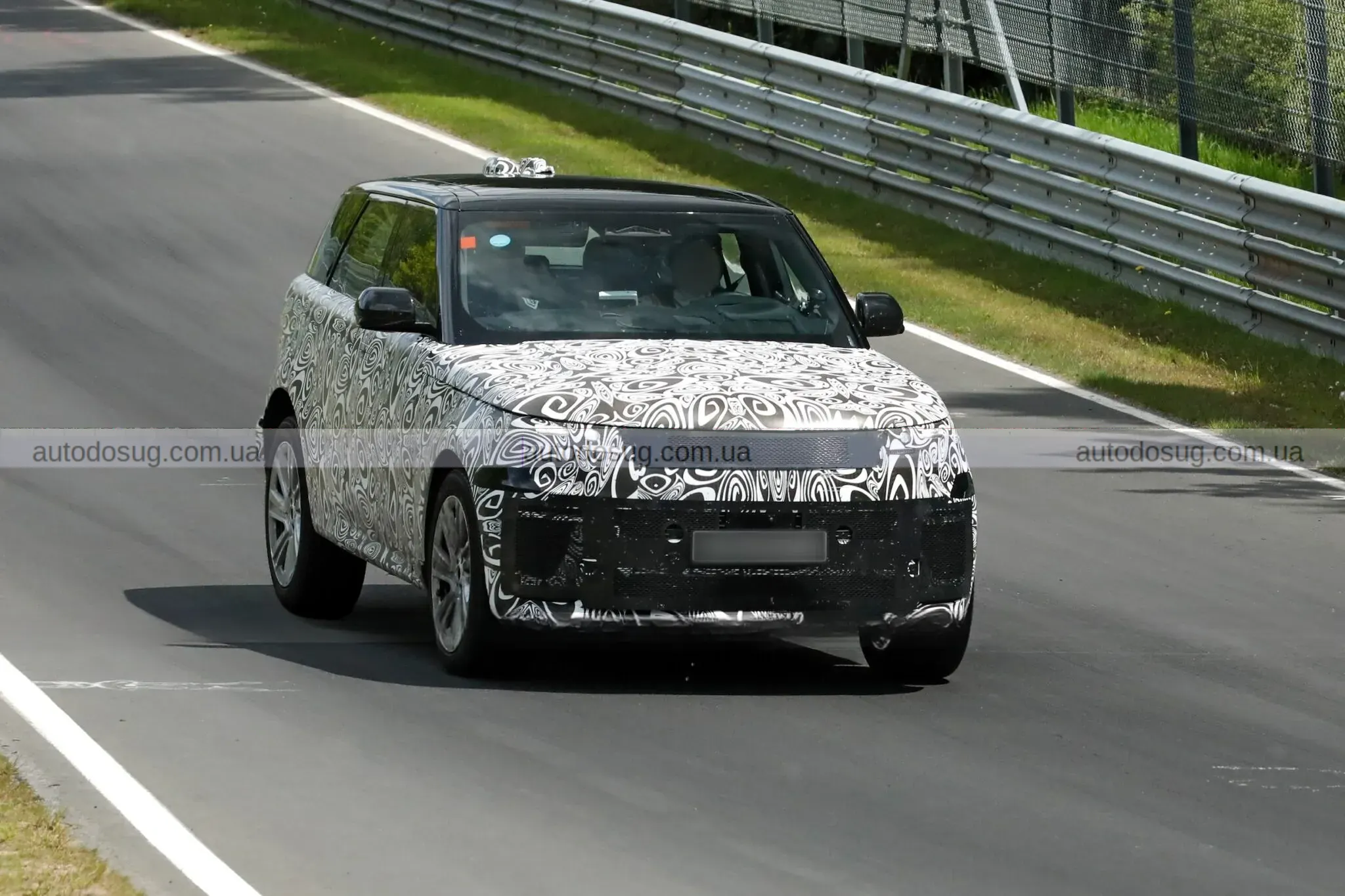 Range Rover Sport змінюється і готує електроверсію