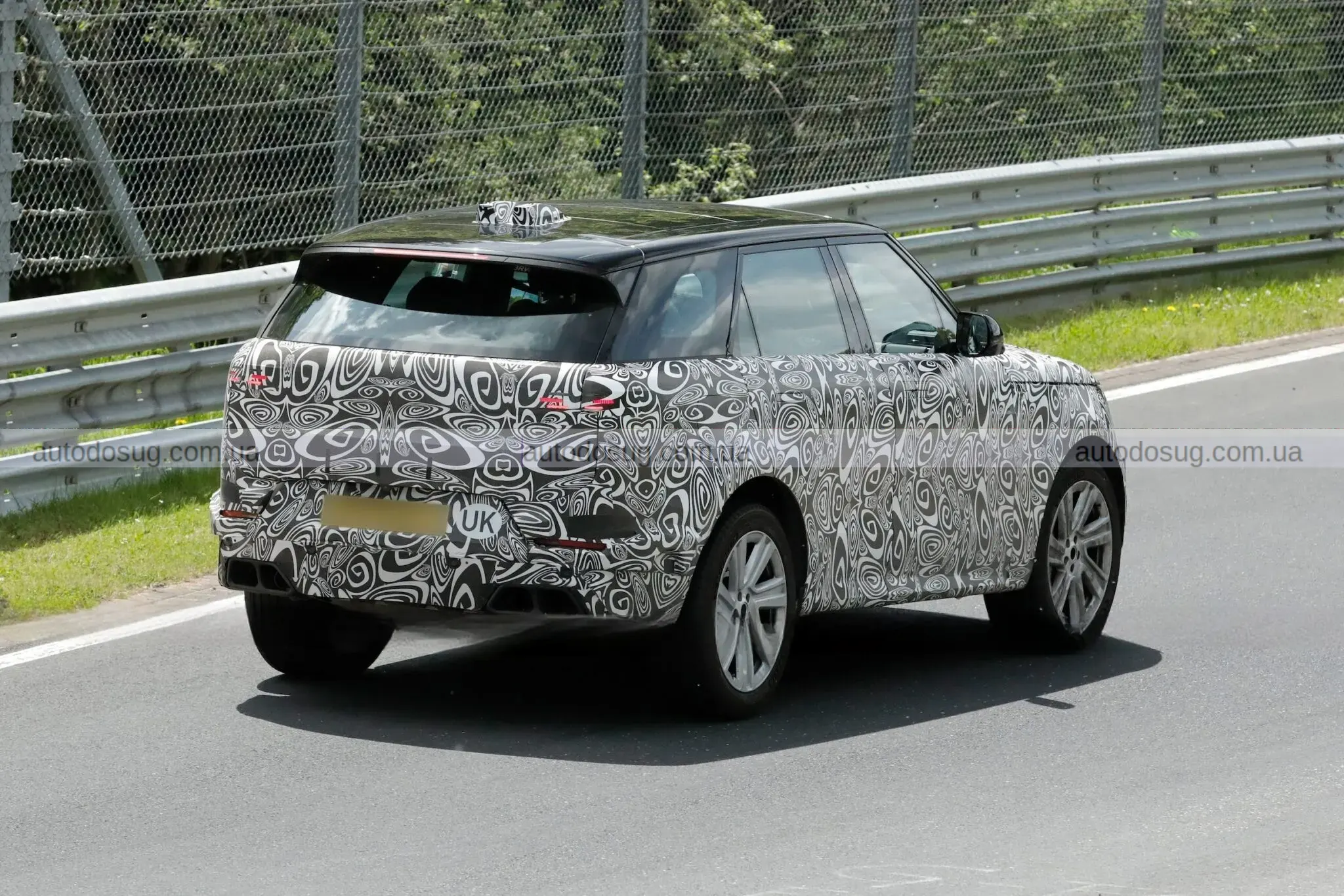 Range Rover Sport змінюється і готує електроверсію