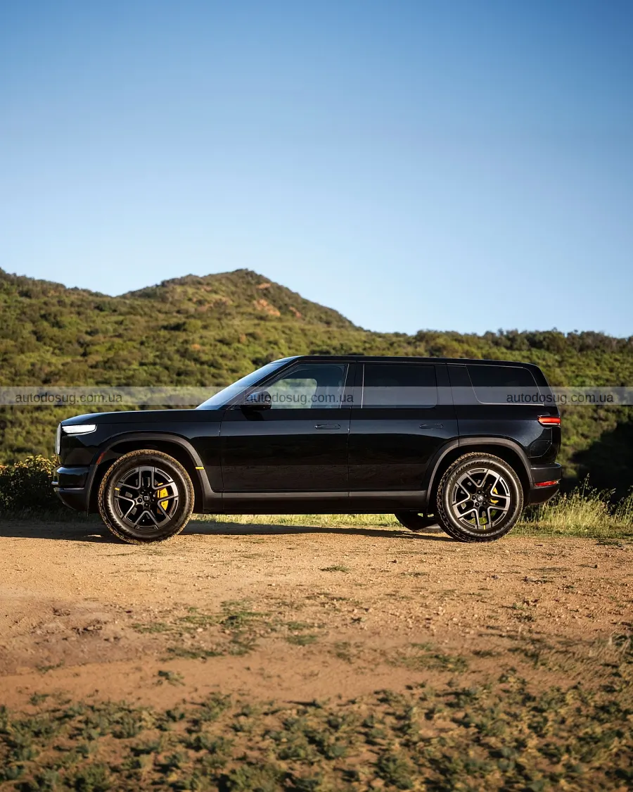 Rivian R2 залишив водіїв без звичного FM-радіо